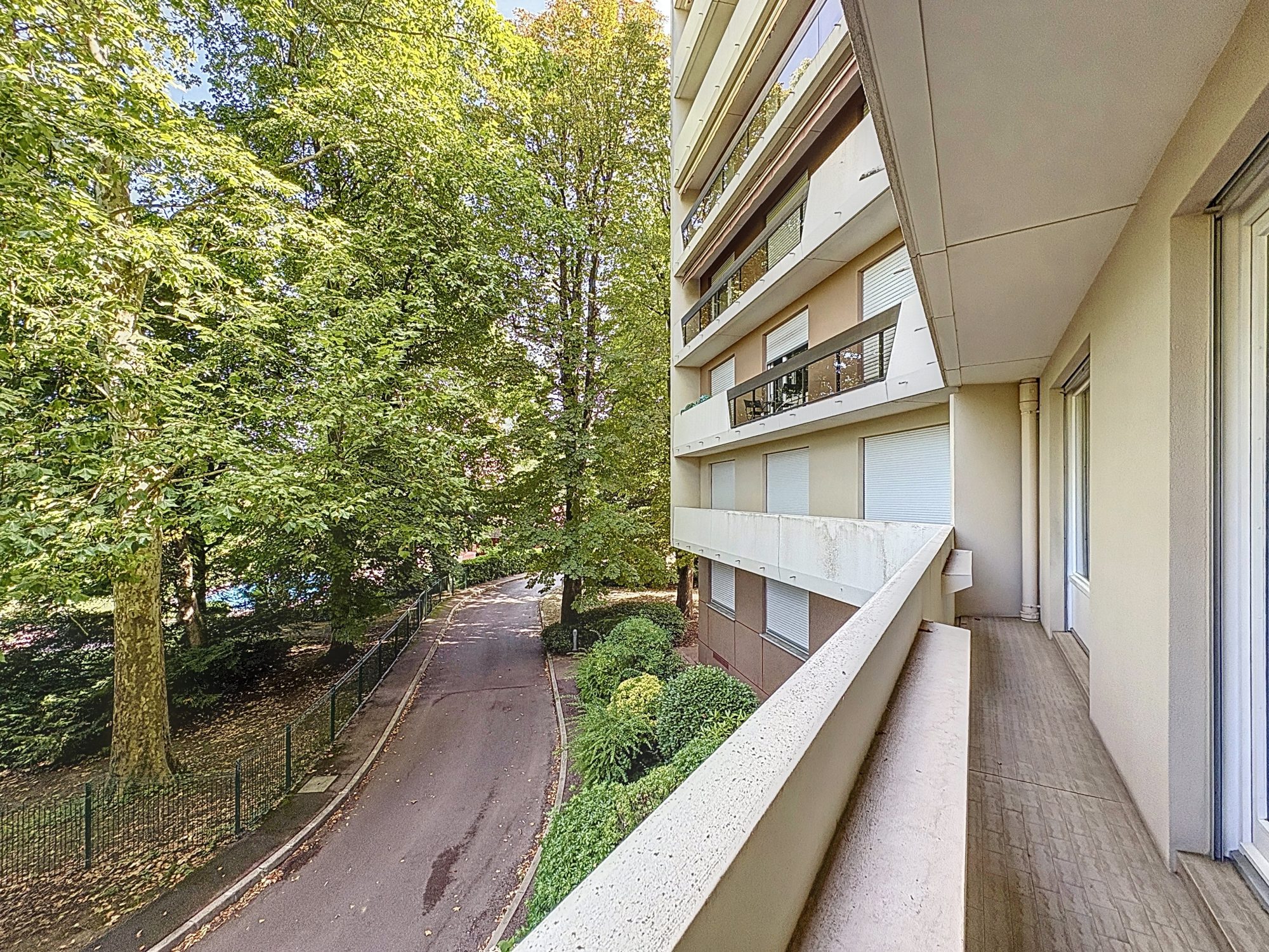 APPARTEMENT DE STANDING AVEC BALCONS Écully 69130