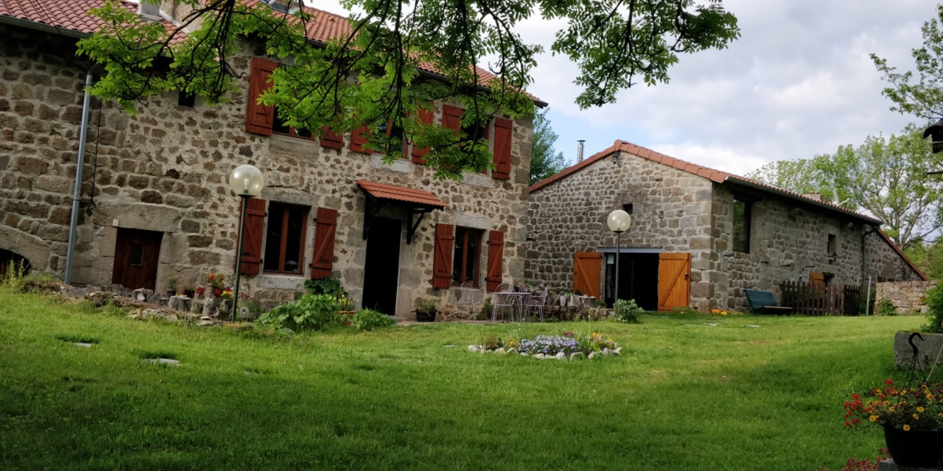 Bien d’exception loué en gîtes avec piscine intérieure Montregard 43290