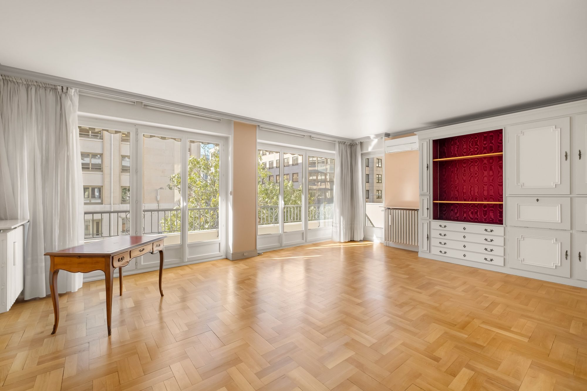 Préfecture T3/4 traversant de 98 m² avec balcons et possible garage