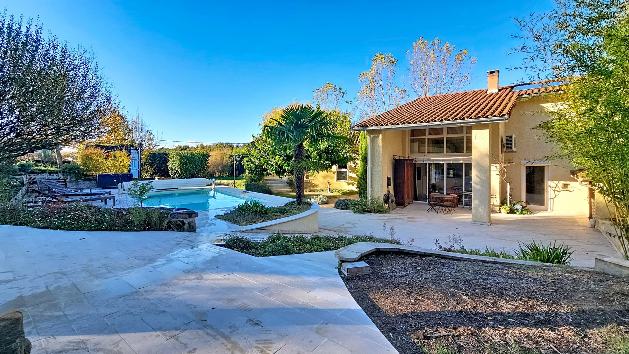 St-Just-Chaleyssin - Maison de 200m2 - Terrain clos 2116m2 - Piscine