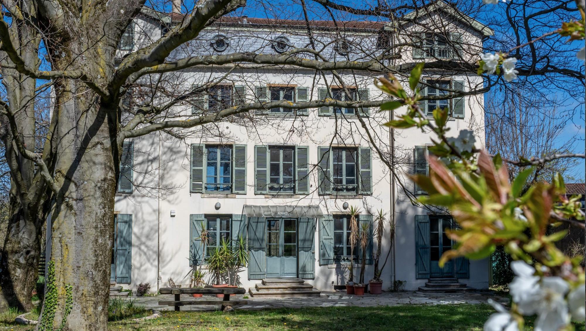 Superbe maison familiale dans un ancien couvent.