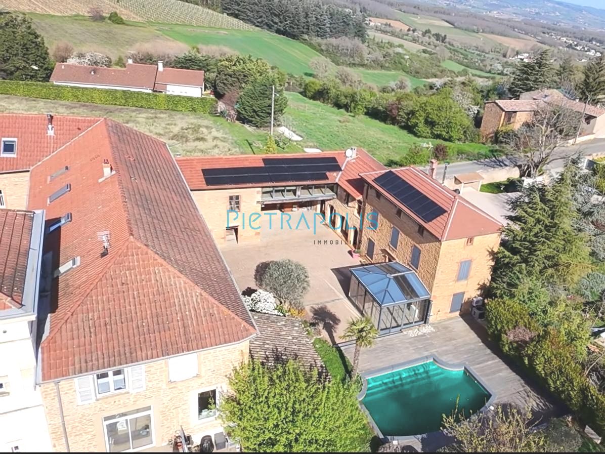 Propriété d'exception en pierres dorées - 9 pièces -280 m² hab - Terrain 1598 m² Marcy 69480