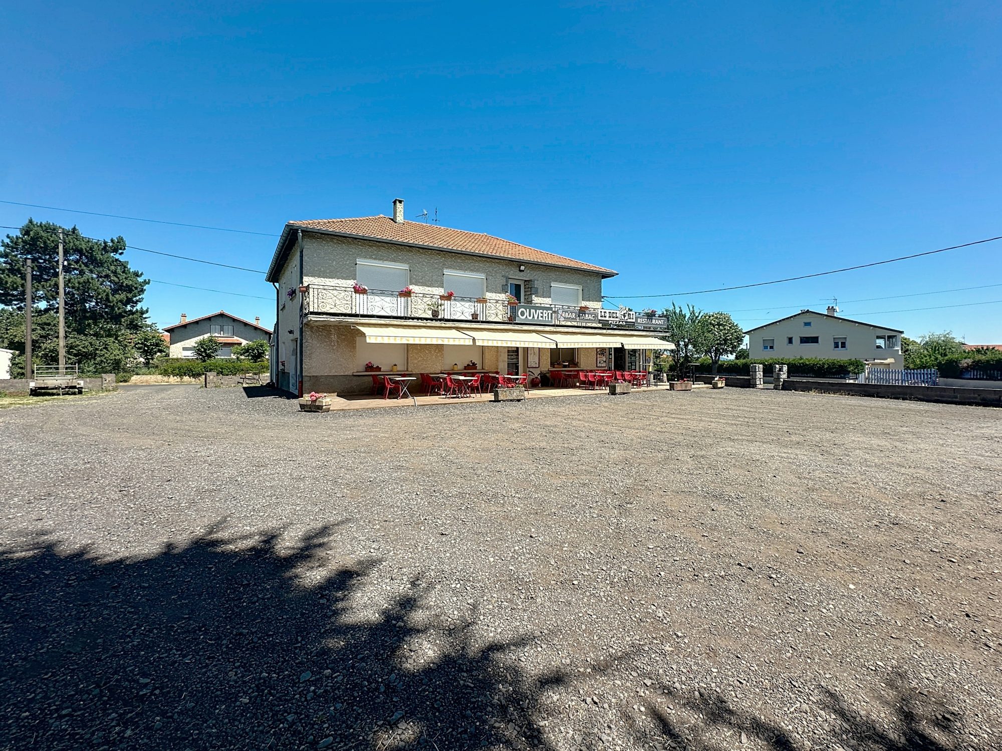 MURS ET FONDS DE COMMERCE BAR / TABAC / LOTO / FDJ / RESTAURANT AVEC LOGEMENT – SECTEUR LE PUY-EN-VELAY Le Puy-en-Velay 43000