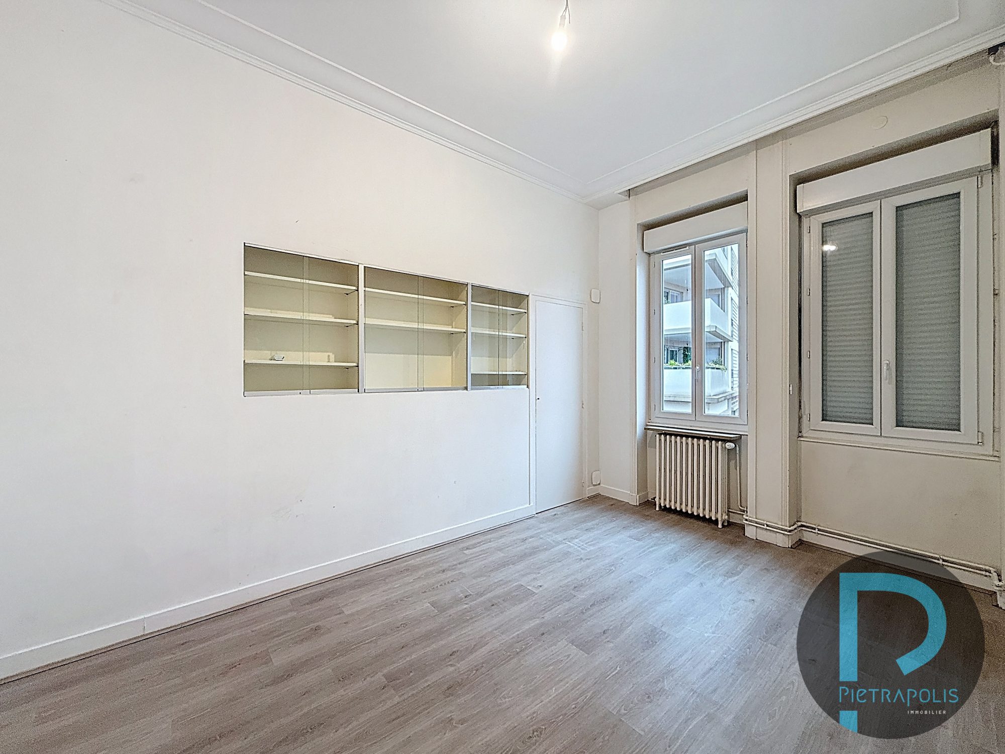 Appartement de 92m² - 3 chambres - Plein centre ville proche gare Villefranche S/S - 1 er étage sans ascenseur Villefranche-sur-Saône 69400