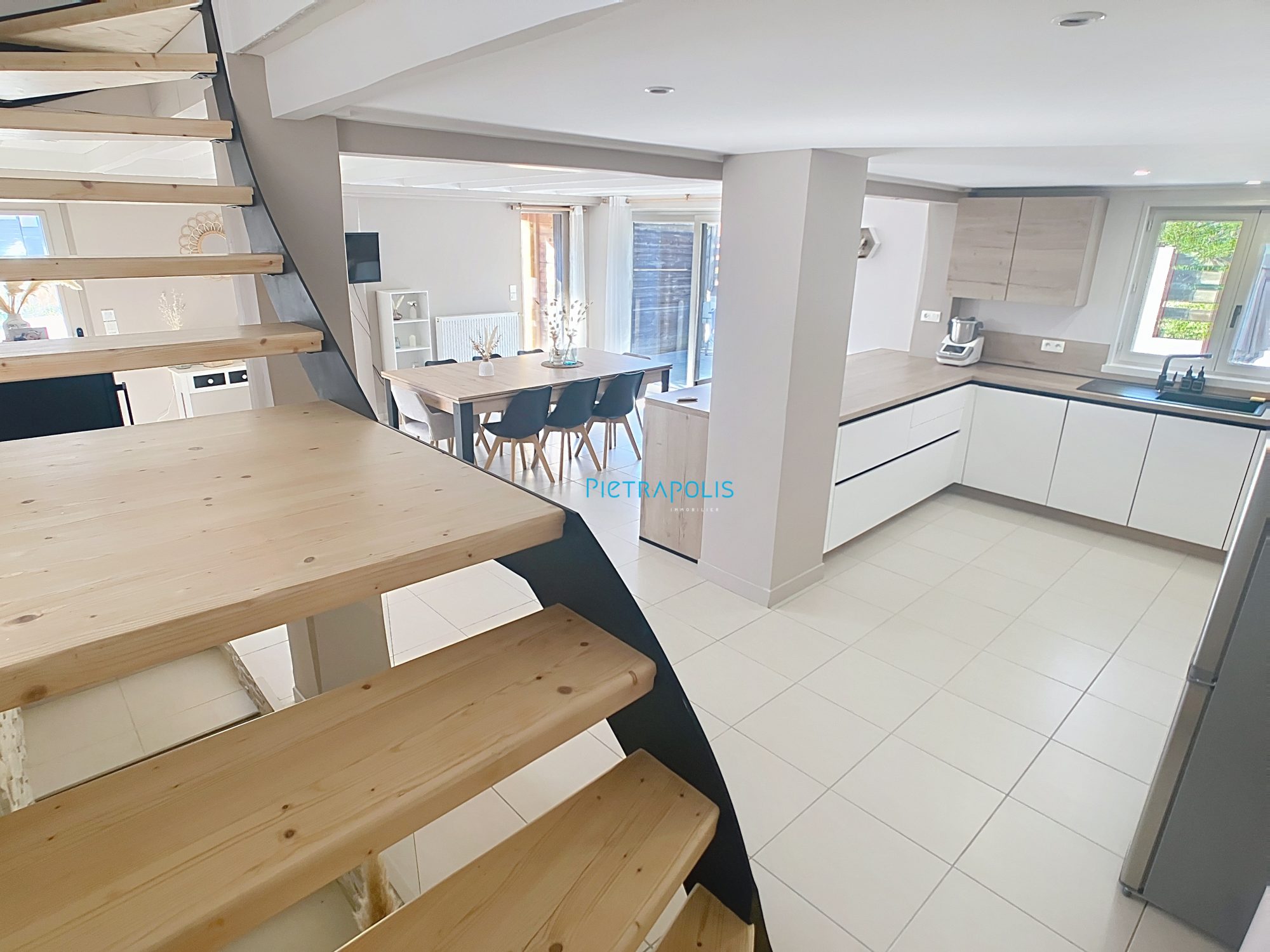 Maison 3 chambres - terrasse- extérieur utilisé en parking