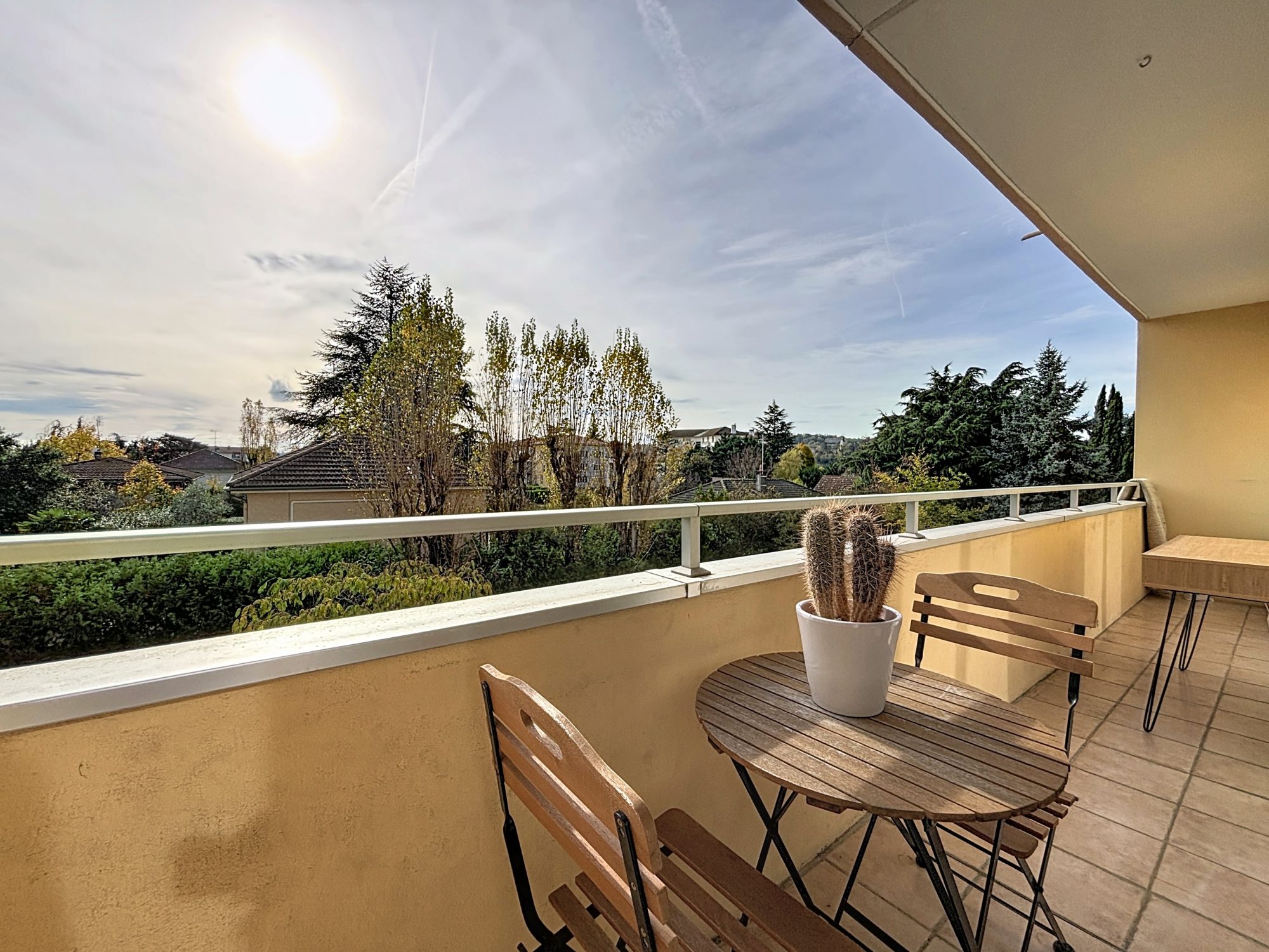 Francheville le bas, apt T3  de 79 m² (poss T4) avec balcon au sud sans vis à vis et cave.
