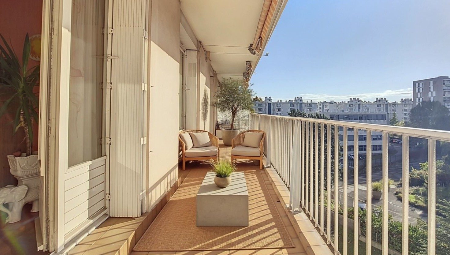 Etage élevé T5 de 108 m² sur terrasse de 15m² - garage inclus
