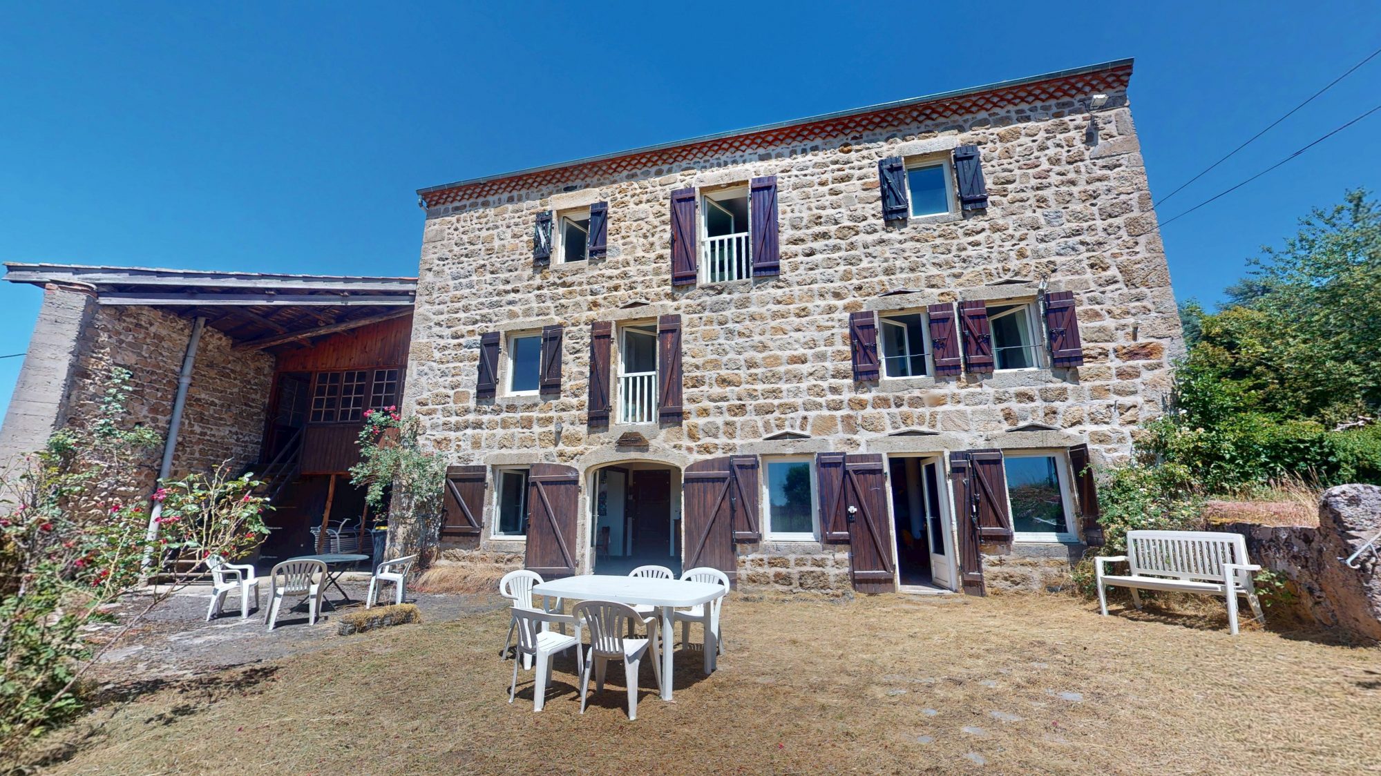 Ferme à rénover sur 1 hectares 5 de terrain constructible Usson-en-Forez 42550