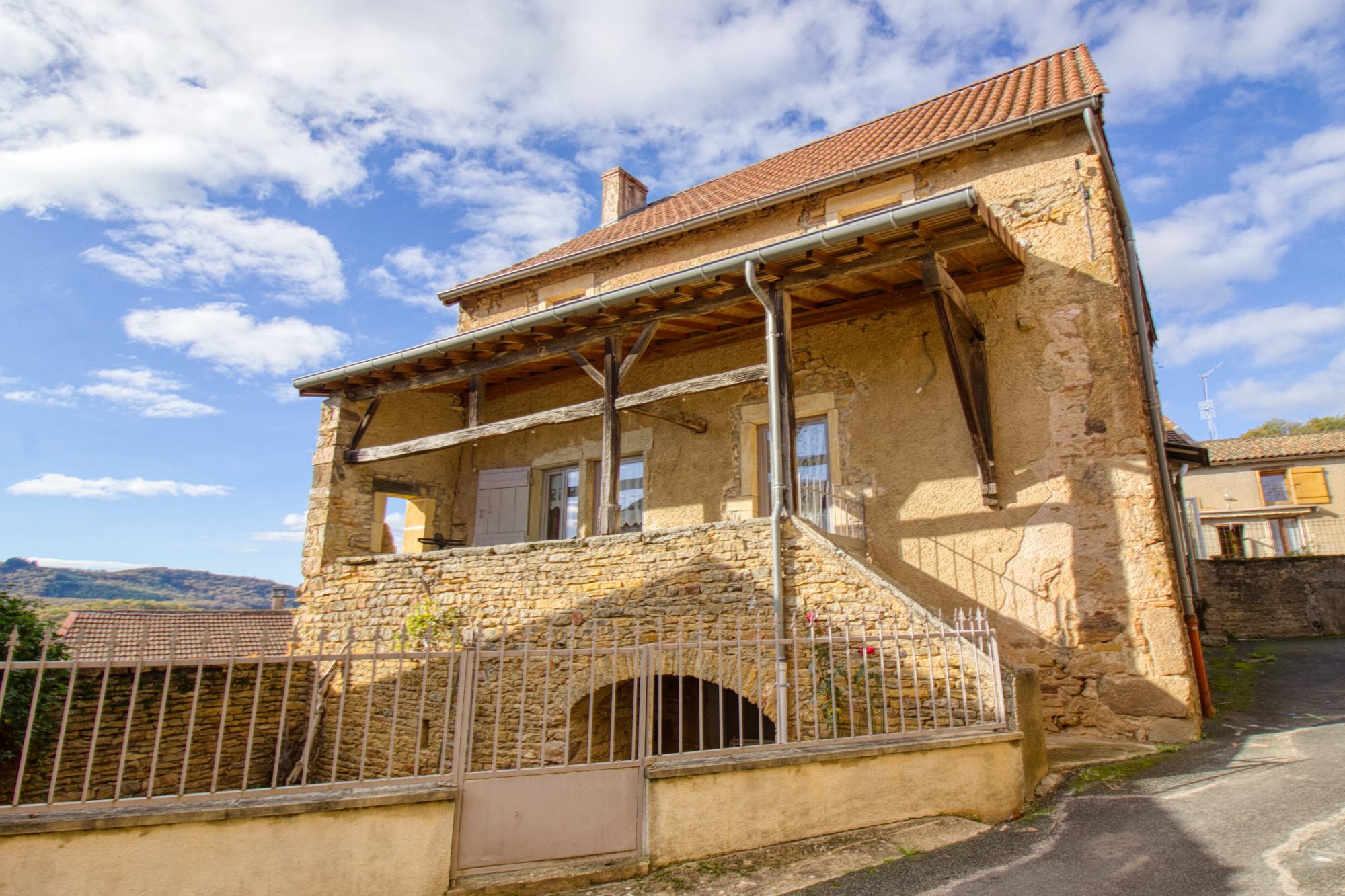 Maison - 6 pièces - 170 m² - Berzé-la-Ville (71960)