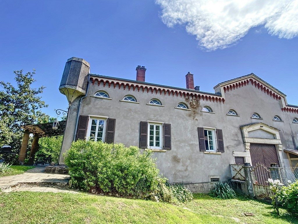 RARE À 10 Min A6 - 69460 SAINT-ÉTIENNE-DES-OULLIÈRES ! Propriété XIXème - 167 M2 sur ss-sol complet - 4 CH  - Terrain de 1230 M2 Arnas 69400