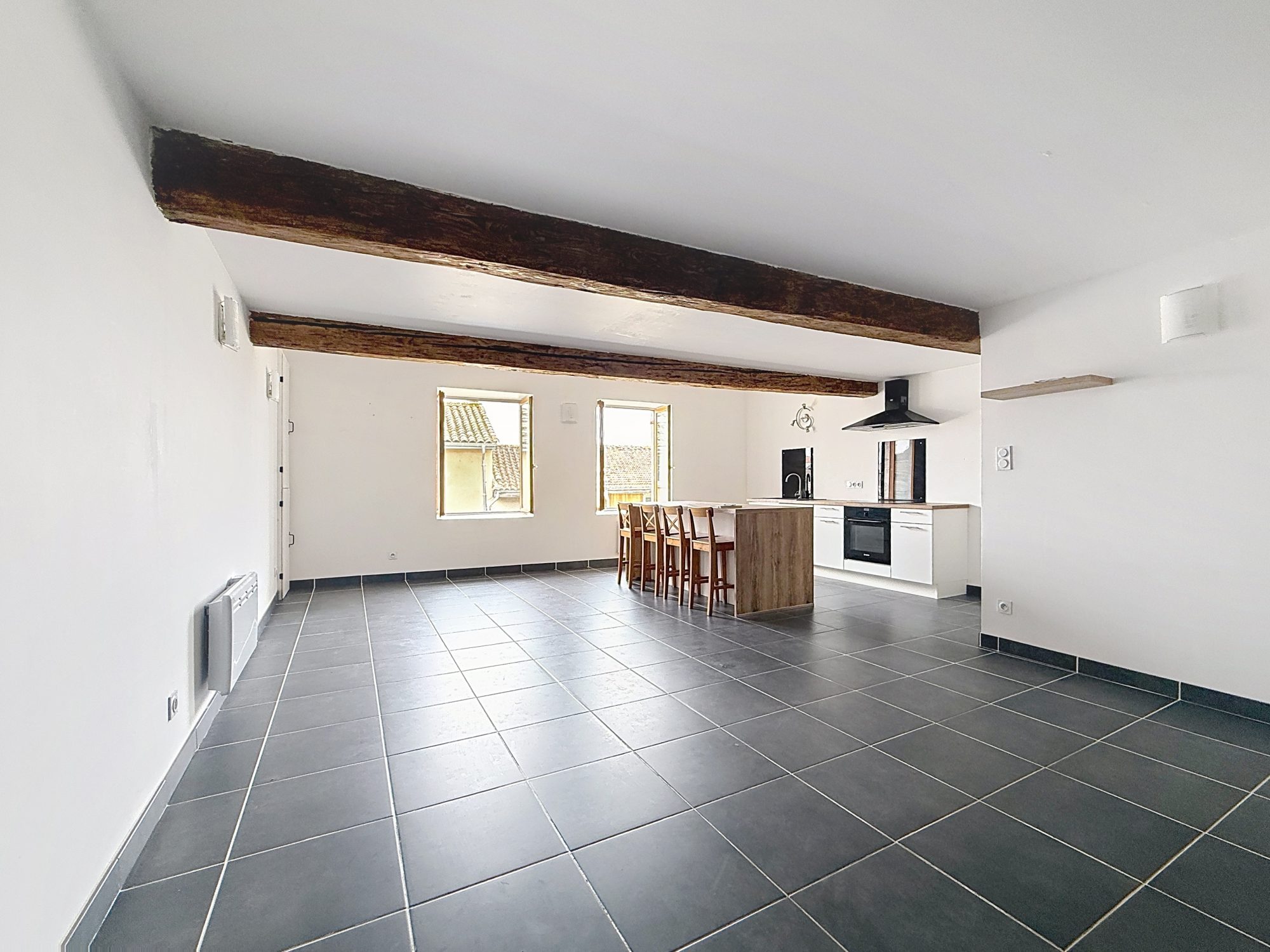 Duplex lumineux de 75 m² avec cachet de l’ancien – Thoissey Thoissey 01140