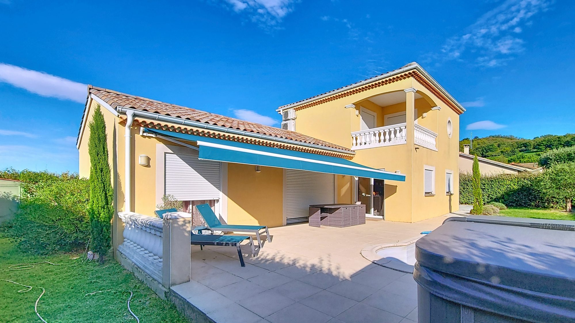 Villa T5 - 4 Chambres - Terrain plat 693m2 - Piscine- Sans vis à vis