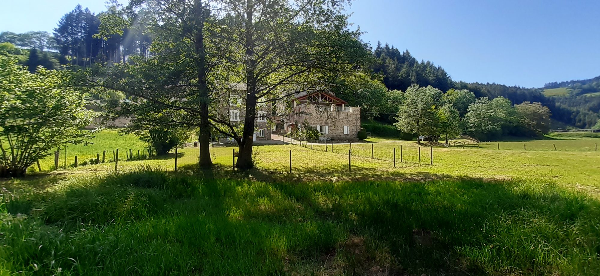 DEMEURE FAMILIALE / GITE / ATELIERS D’ARTISTES