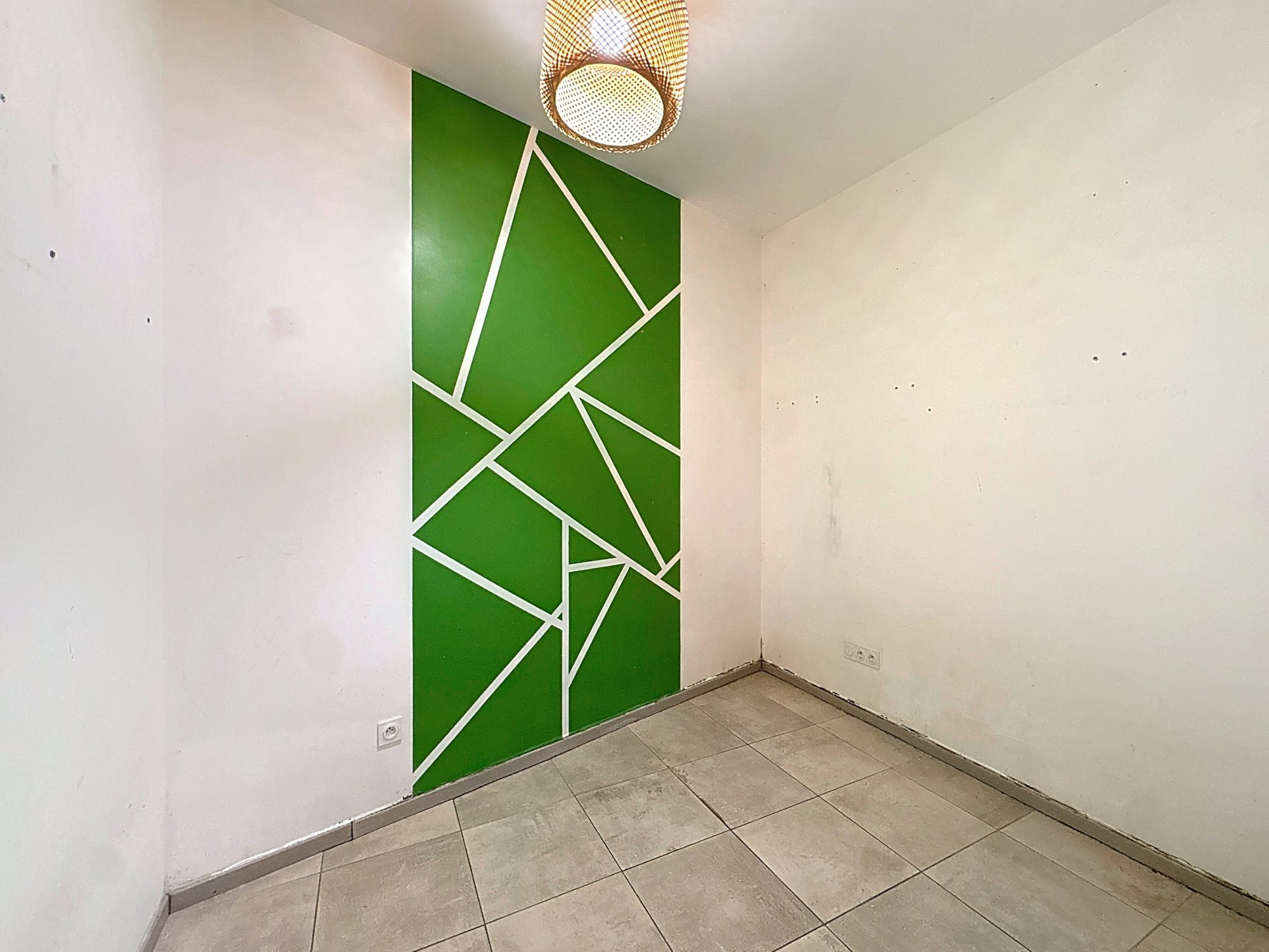 SÈTE - QUARTIER THÉÂTRE - AVENUE VICTOR HUGO : Appartement T4 81m² avec cour intérieur, local commercial 25m² Sète 34200