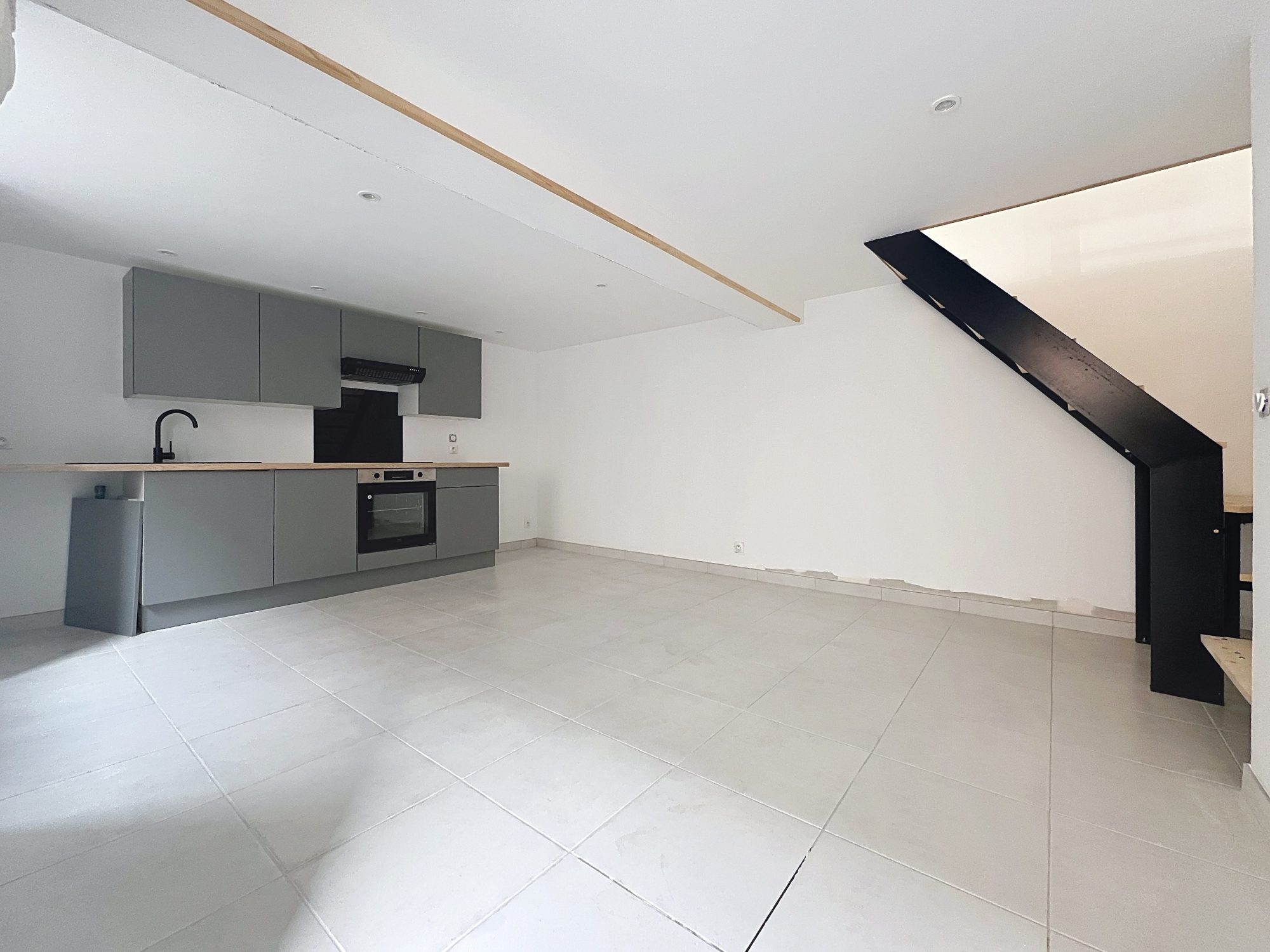 Maison de village pleine de charme lumineuse et refaite à neuf Saint-Forgeux 69490