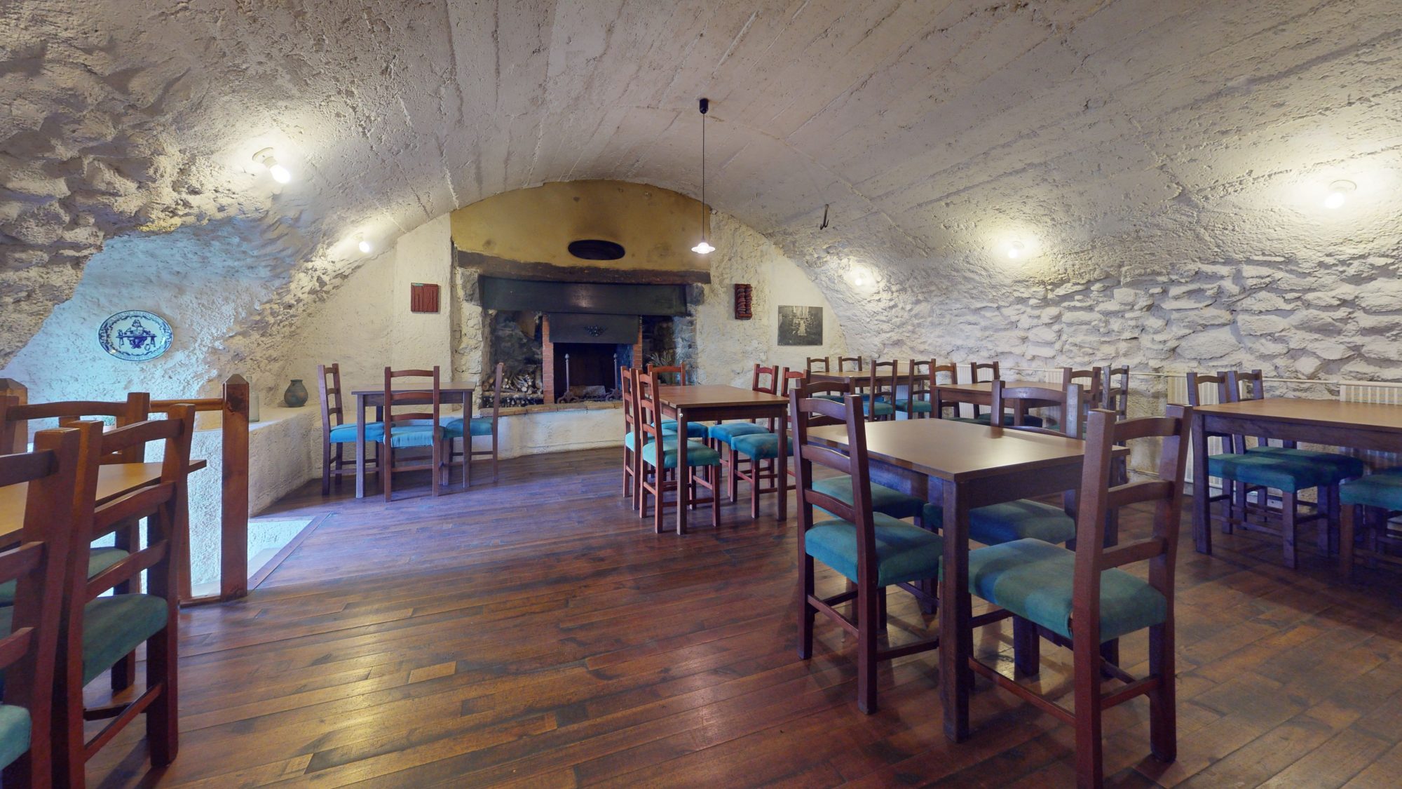 Maison - 11 pièces - 243 m² - Villeneuve (63340)