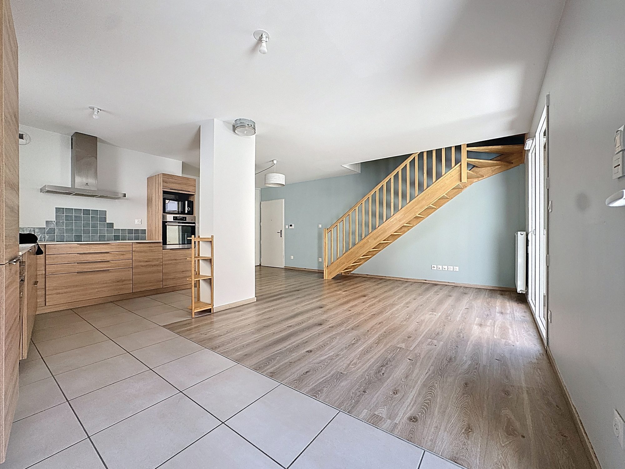 Maison de 2020 au centre ville de 110m2 - 4 chambres avec Garage et stationnement. Saint Symphorien d'Ozon 69360