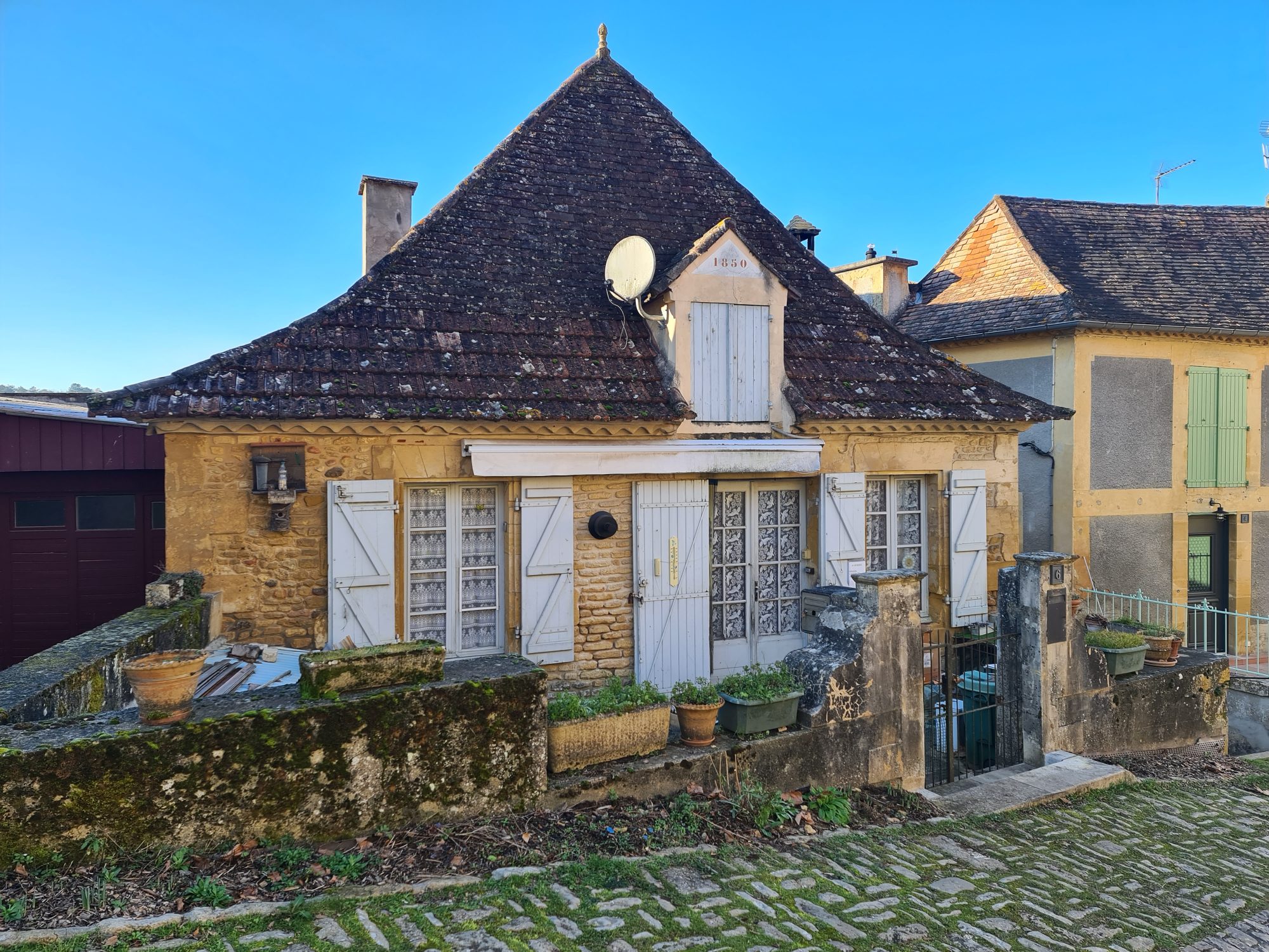 MAISON de Village