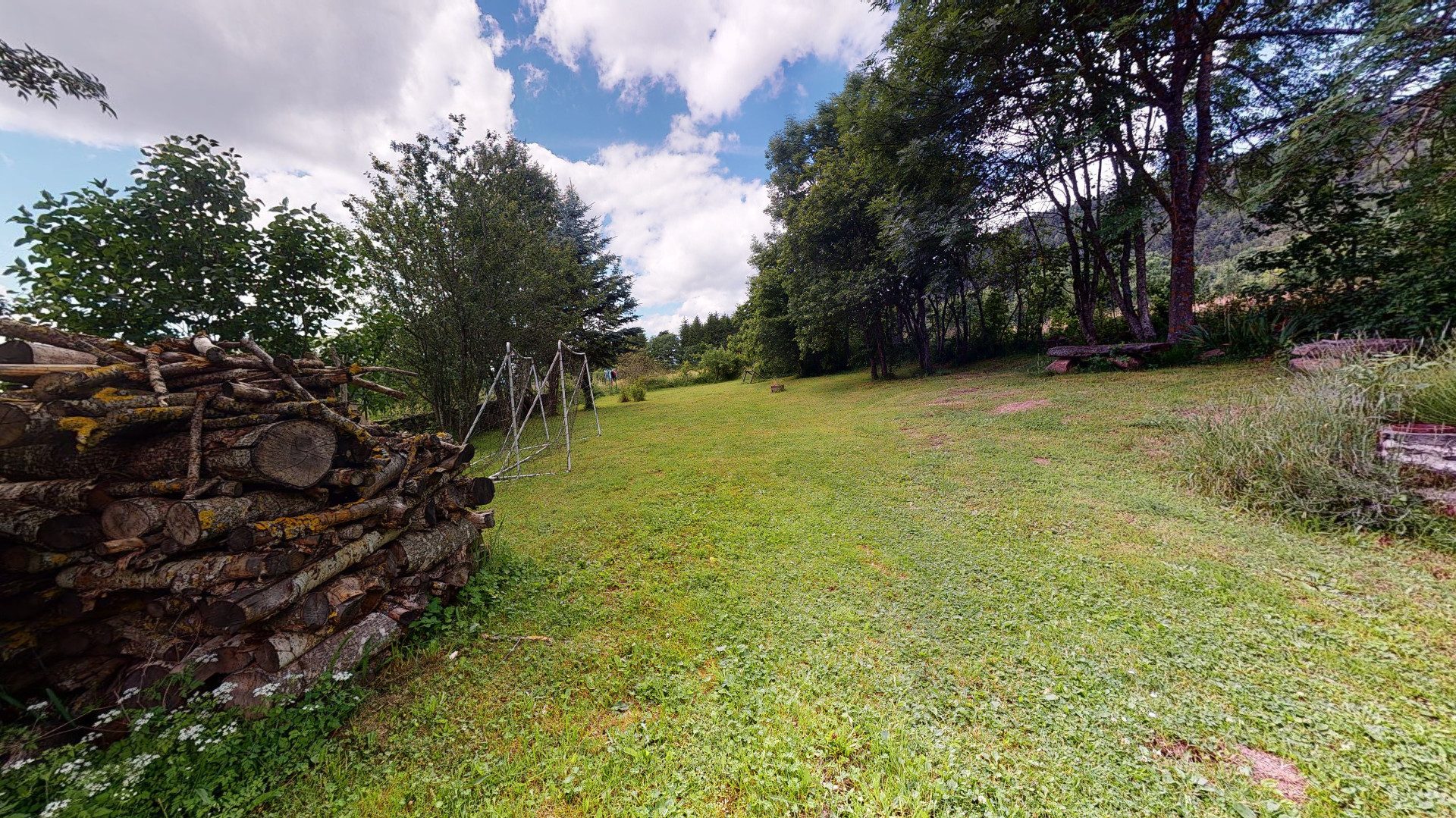 SEULEMENT CHEZ GTI ! Magnifique maison en pierres ! Saint-hostien 43260