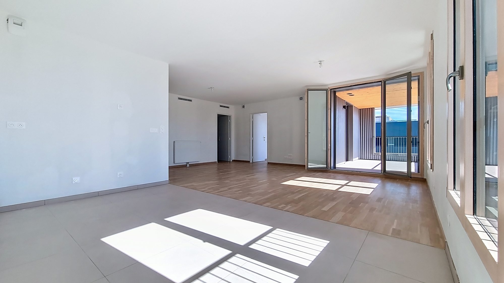T4 coeur Confluence avec loggia - stationnement possible Lyon 69002