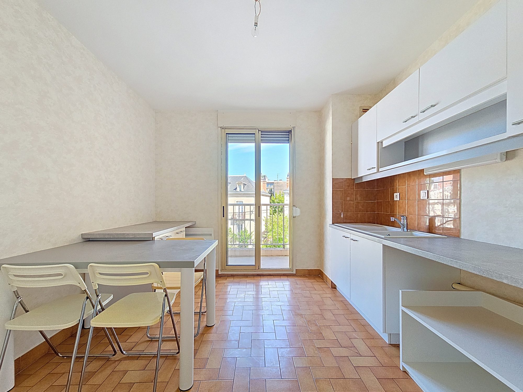 Grand T3/T4 entre le Place du 30 Octobre et le CHU Dijon 21000