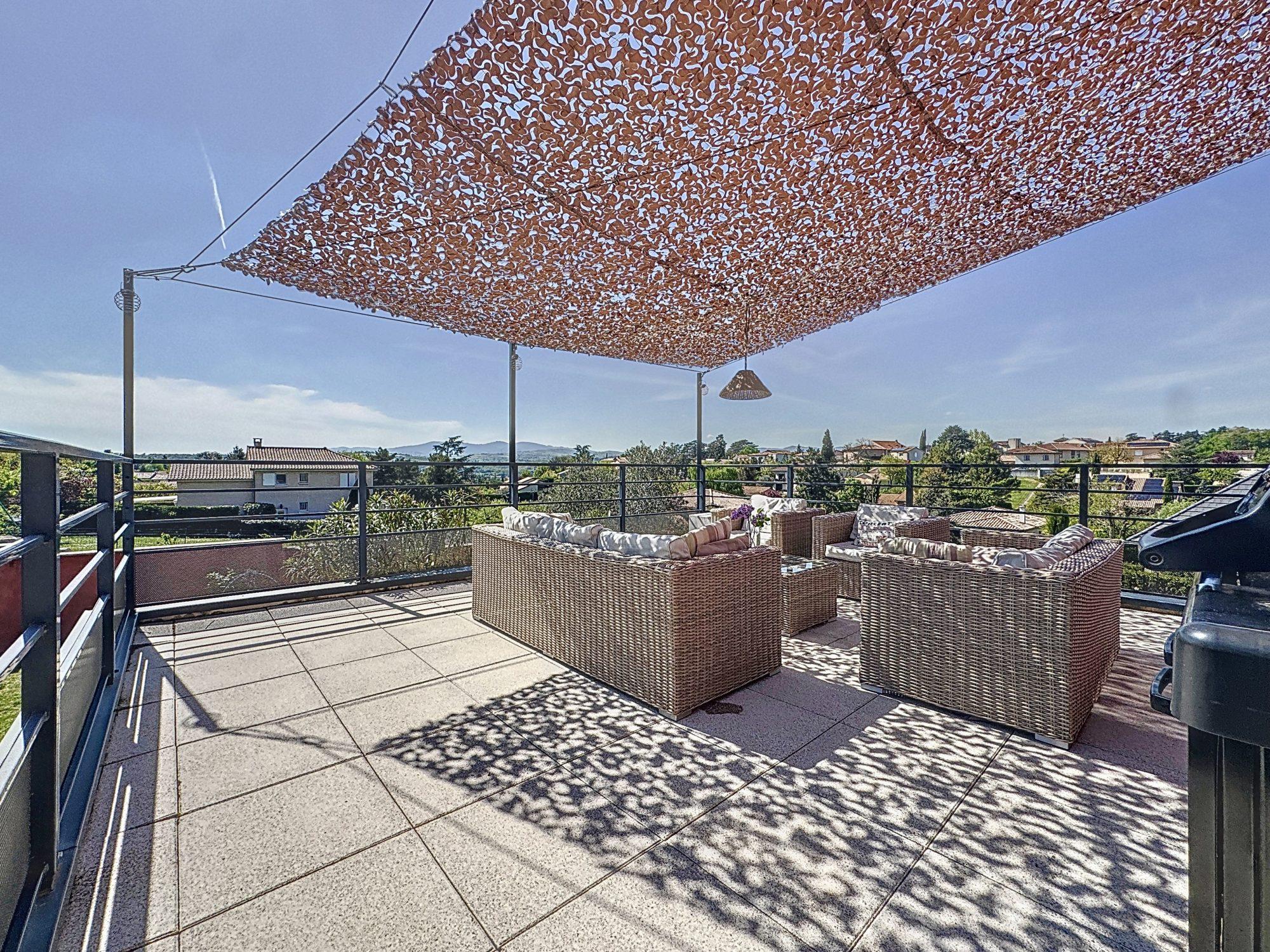 Exceptionnelle, Maison de 439m2 au sol proche centre ville de Vourles