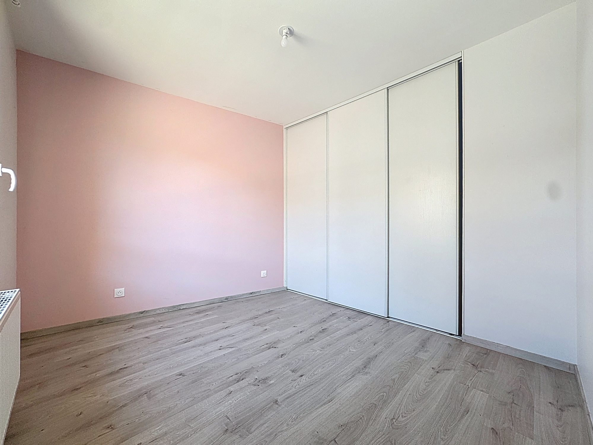 Maison de 2020 au centre ville de 110m2 - 4 chambres avec Garage et stationnement. Saint Symphorien d'Ozon 69360