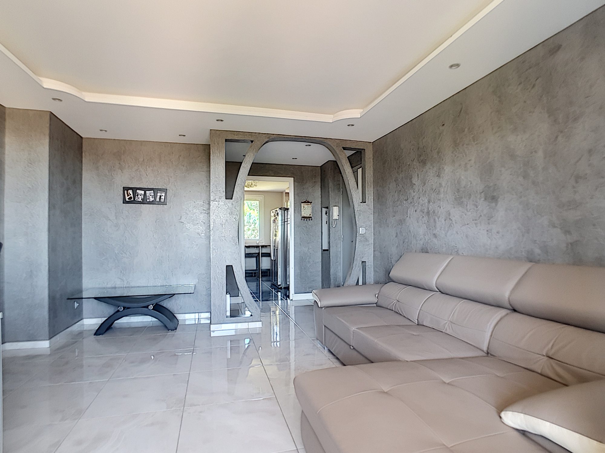 T3 de 70m² lumineux traversant avec balcon et parking Bron 69500