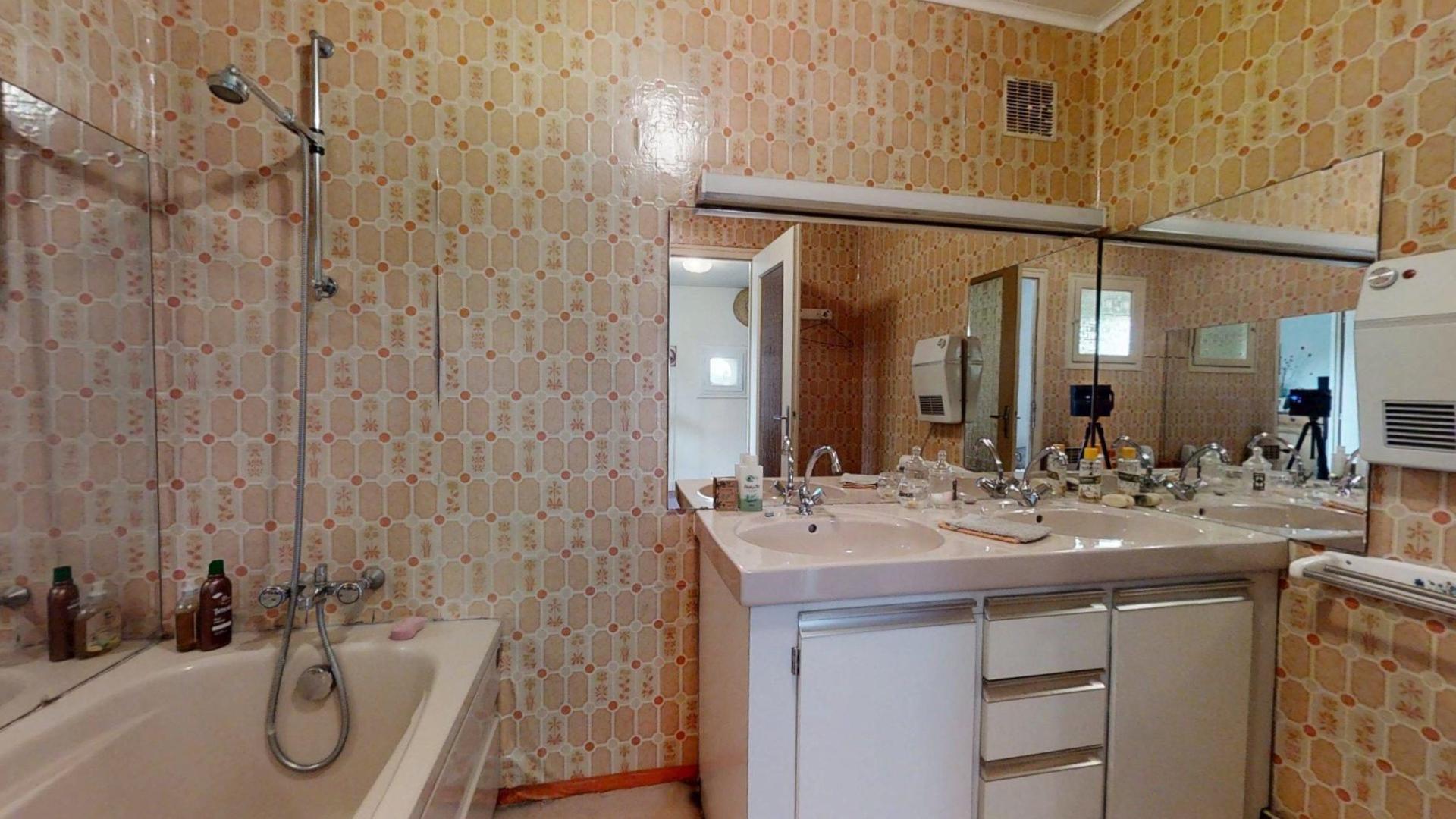 Maison avec dépendances sur un terrain constructible Davézieux 07430