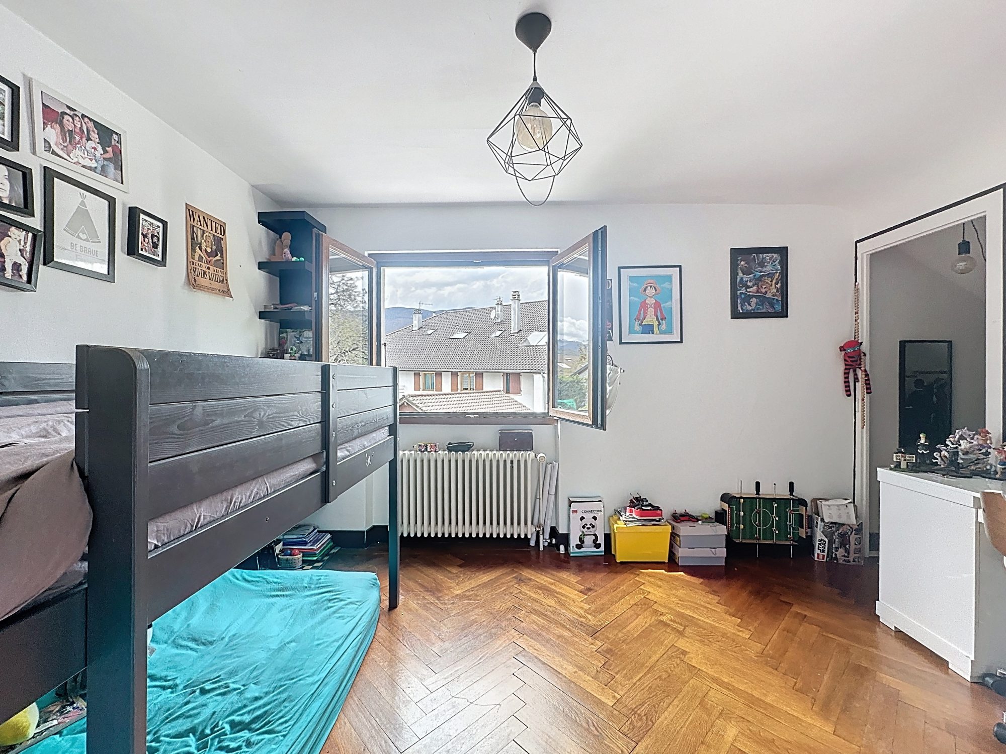 Maison sur terrain constructible, située à Divonne Divonne-les-Bains 01220