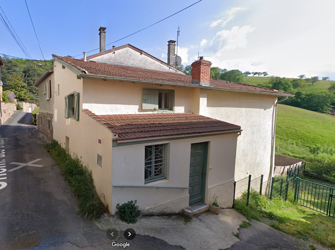 MAISON DE HAMEAU - 3 CHBRES - 1800 M² TERRAIN - DEPENDANCE 50 M²