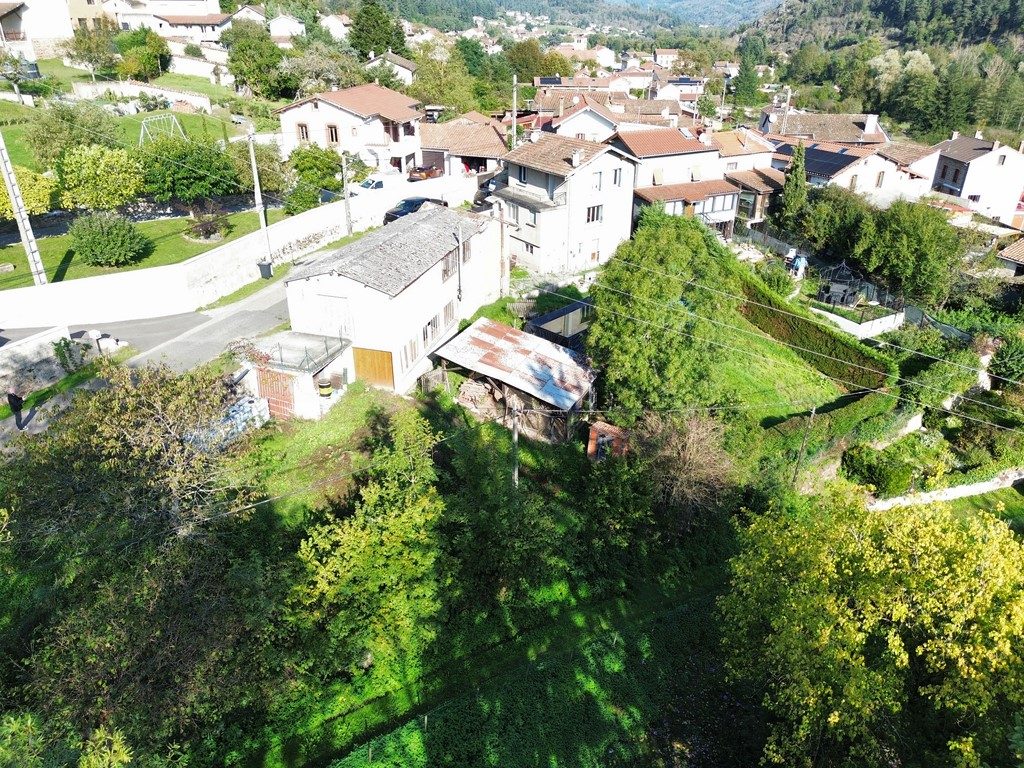 Maison familiale avec grande dépendance et terrain clos – Sail-sous-Couzan (42890) Boën-sur-Lignon 42130