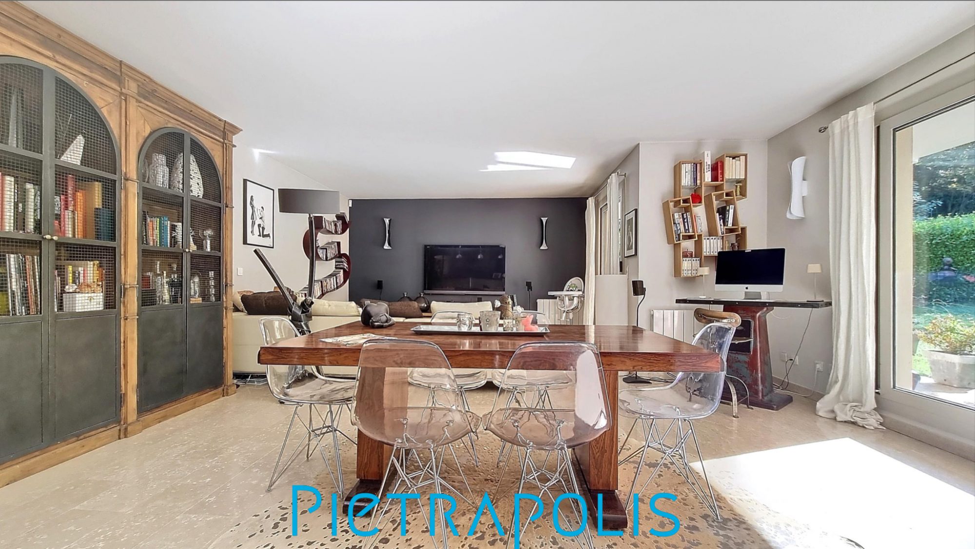 REZ DE JARDIN - T5 de plain pied de 116 m² - terrain privé de 400 m² piscinable. Caluire-et-Cuire 69300