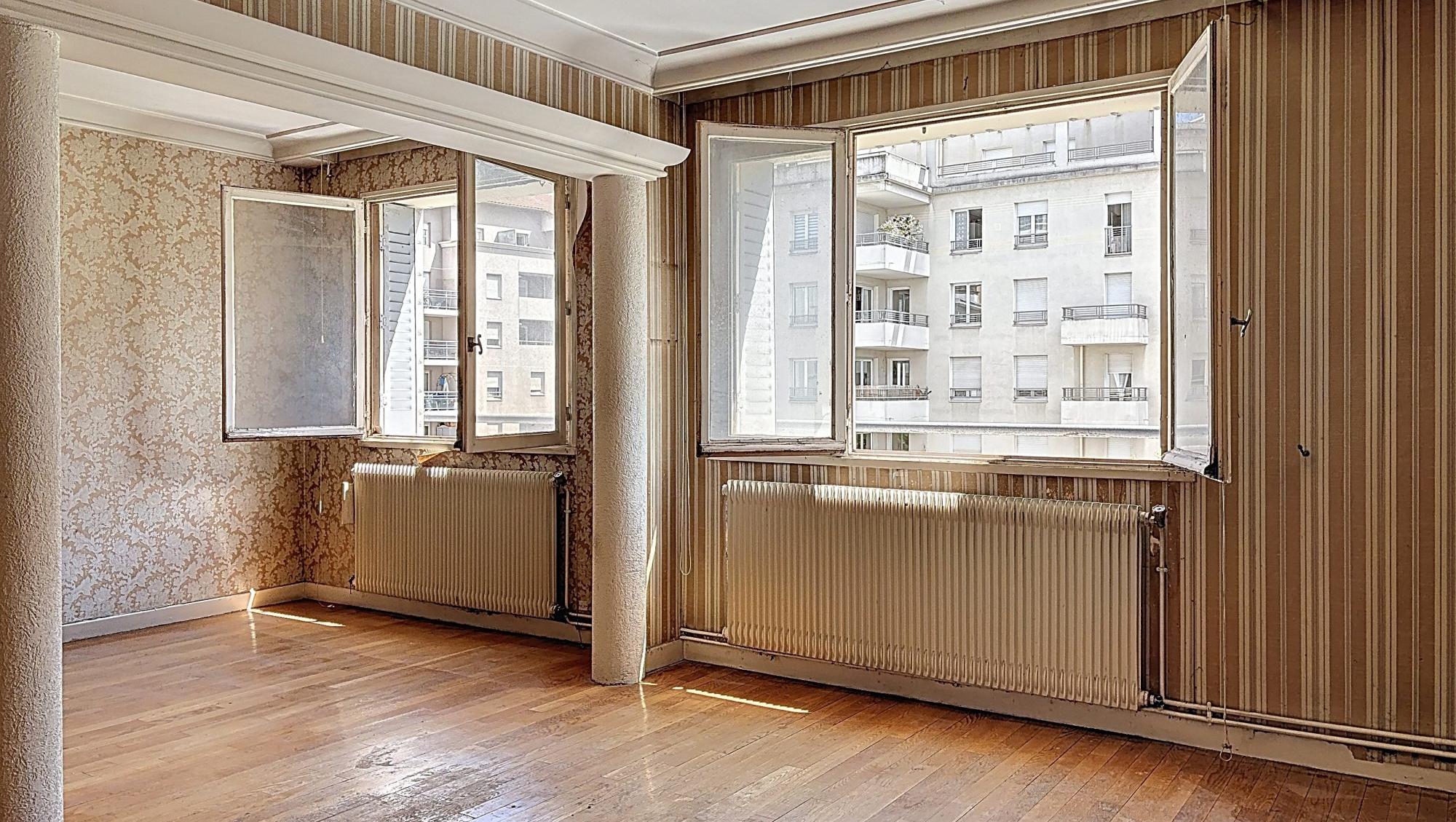 SOUS OFFRE - T3 possible T4 à rénover métro Garibaldi - ligne D Lyon 69003