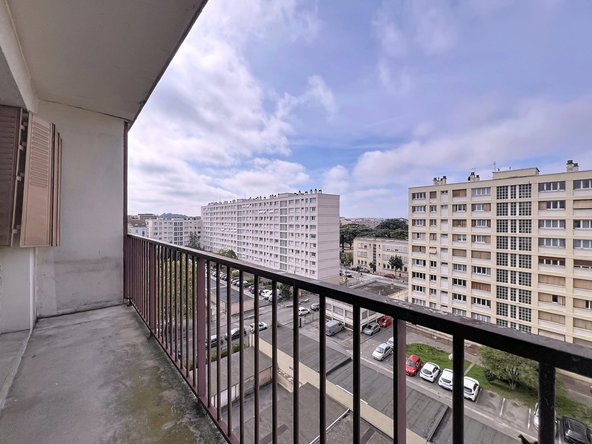 VILLEURBANNE - APPARTEMENT  T4 DE 67m2 AVEC POTENTIEL A RENOVER - 7ème ETAGE  - VUE DEGAGEE  - BALCON Villeurbanne 69100