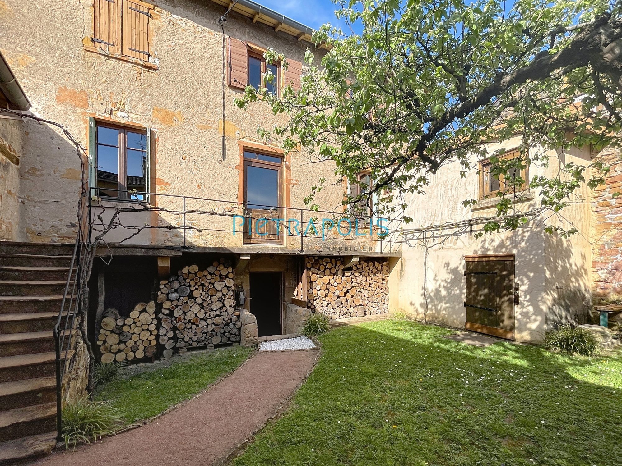 CENTRE VILLAGE MAISON EN PIERRES DE CARACTERE AVEC VUE SPLENDIDE