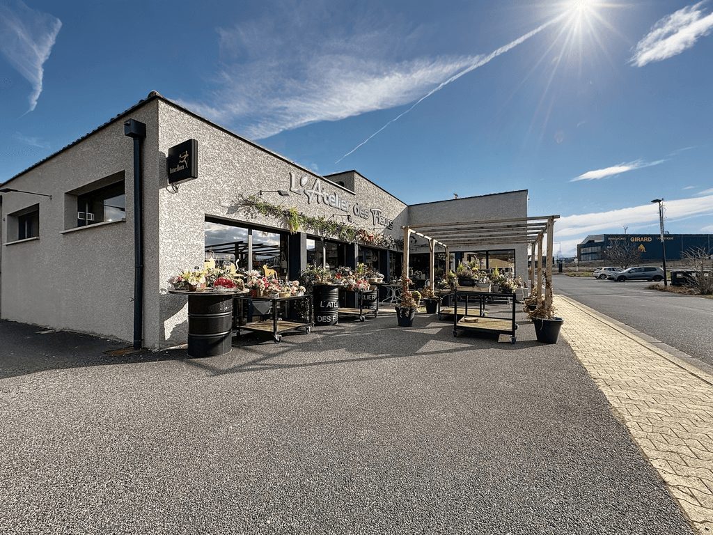 LOCAL COMMERCIALE - 2019 - TRÉS VISIBLE - 212 M2