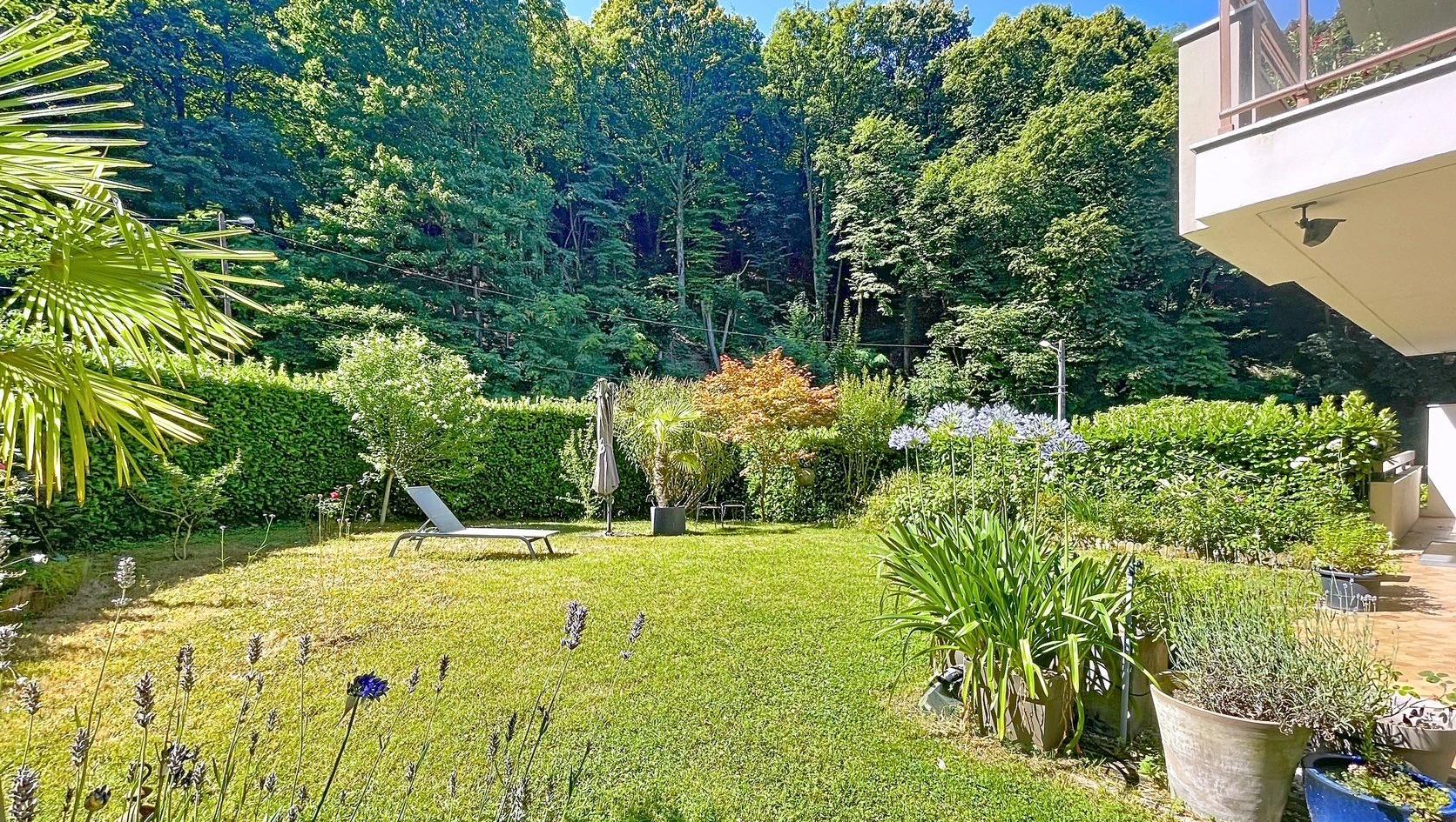 REZ DE JARDIN - T5 de plain pied de 116 m² - terrain privé de 400 m² piscinable. Caluire-et-Cuire 69300