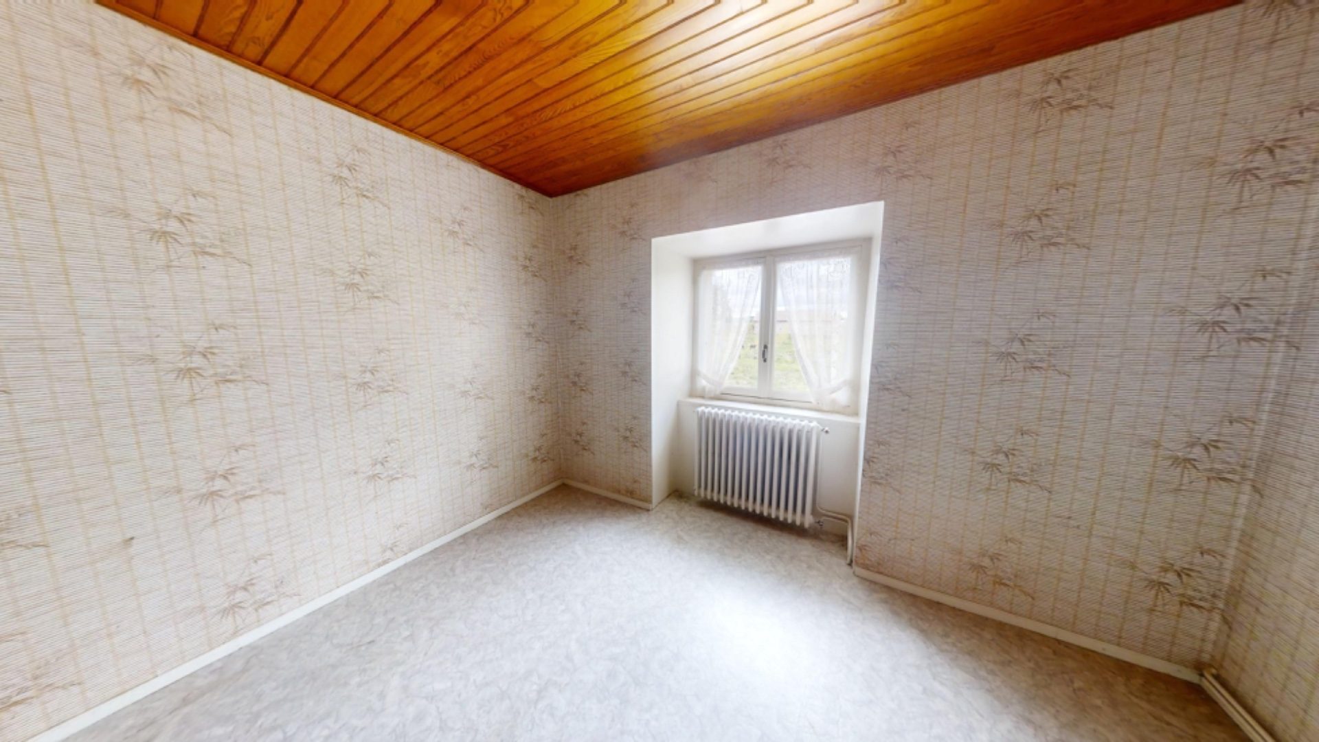 Maison en pierres mitoyenne avec garage et terrain d’environ 857 m2 Tence 43190