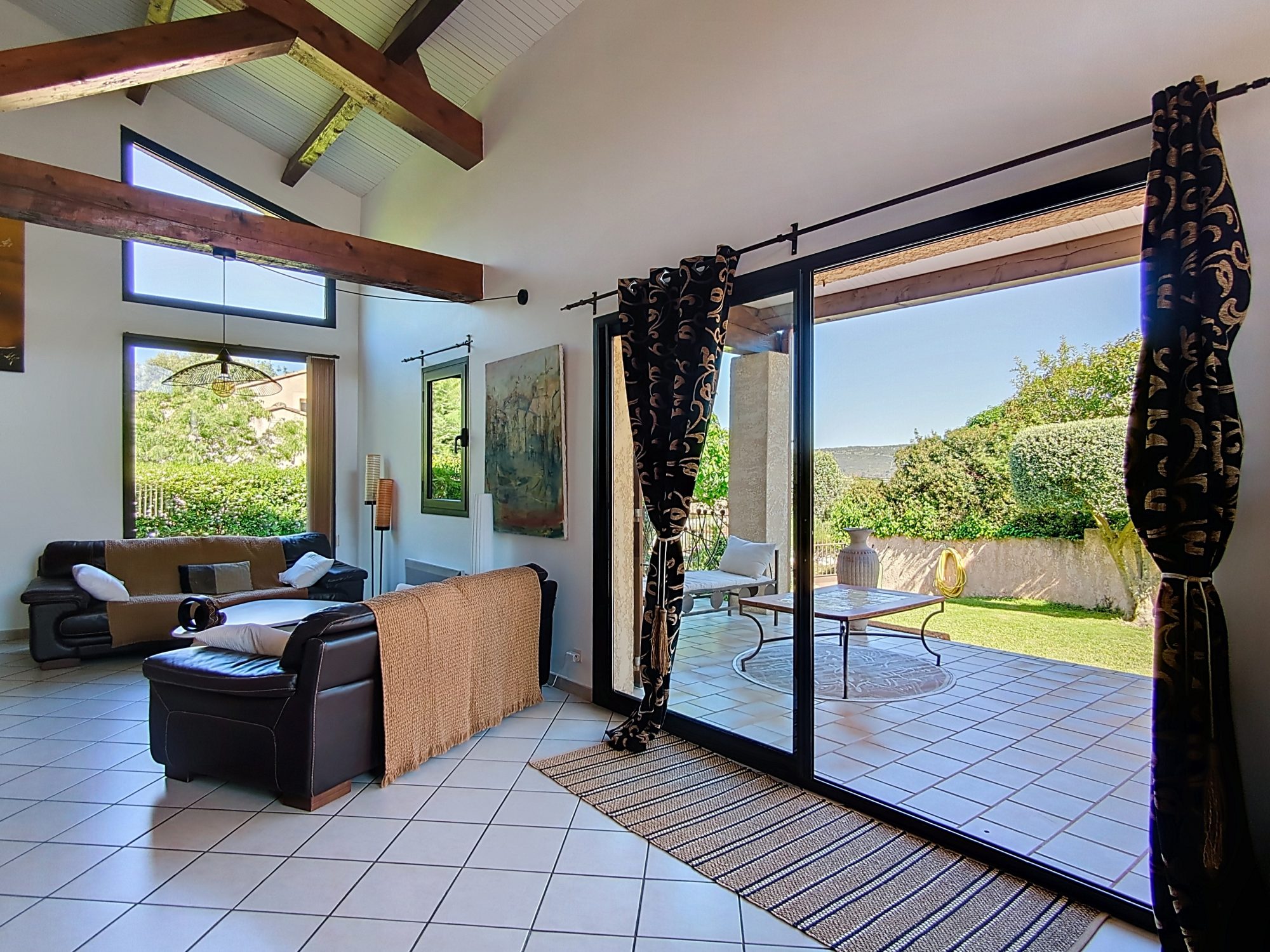 POUSSAN: Villa R+1 T4 136.30m², Garage 17.22m²