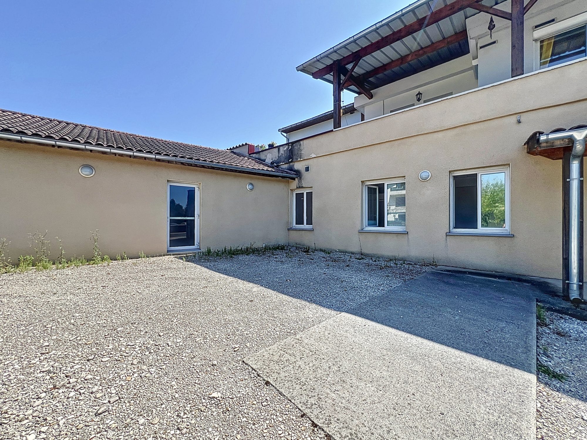 ENSEMBLE IMMOBILIER DE PLAIN-PIED
