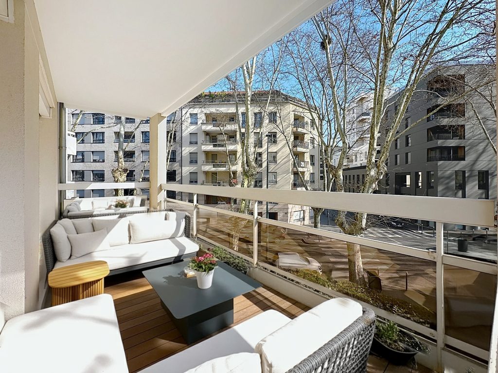 T5 traversant avec balcons, garage et cave – Villeurbanne, rue Lafontaine