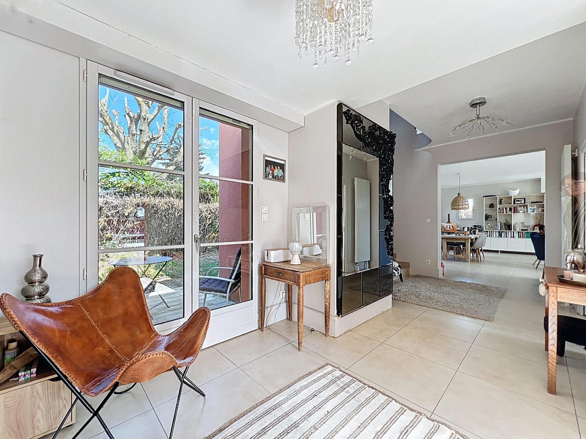 JOLIE MAISON STYLE BASTIDE AU COEUR DU VILLAGE AVEC JARDIN, PISCINE ET POOL HOUSSE Civrieux 01390