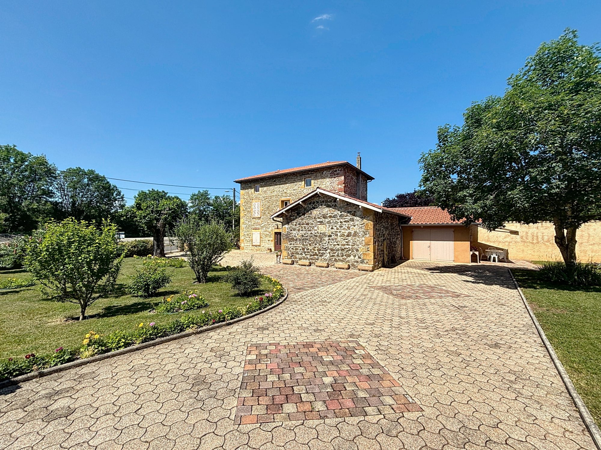 Maison en Pierres Env 142 m² Chessy 69380