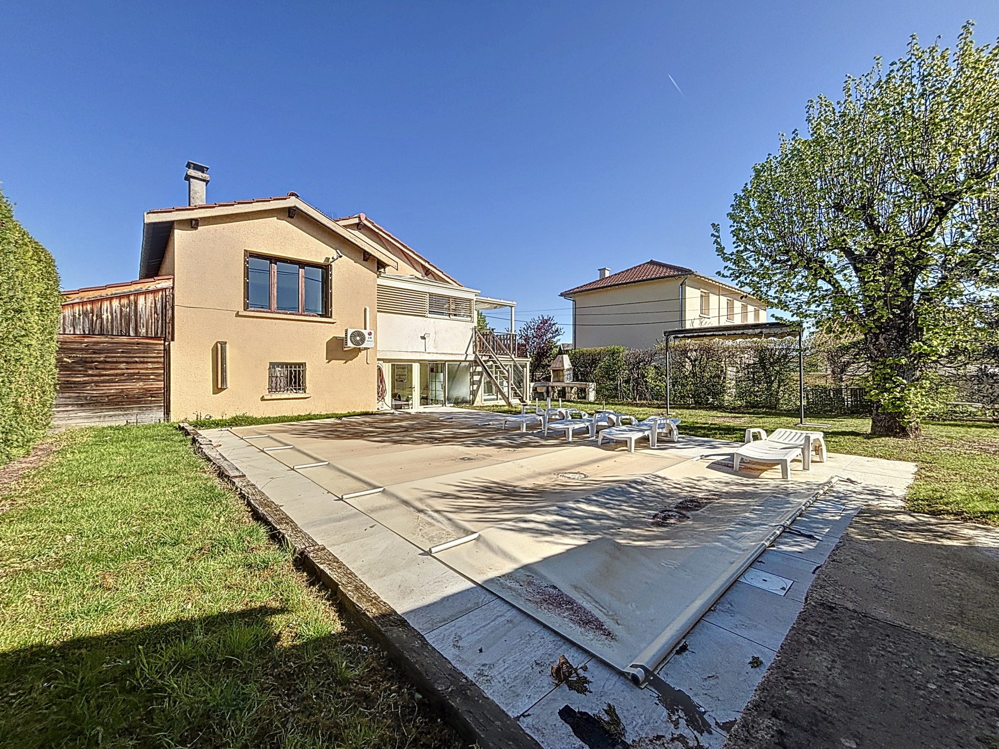 Centre village, belle maison de 160 m², terrain de 850 m² avec piscine Chaponost 69630