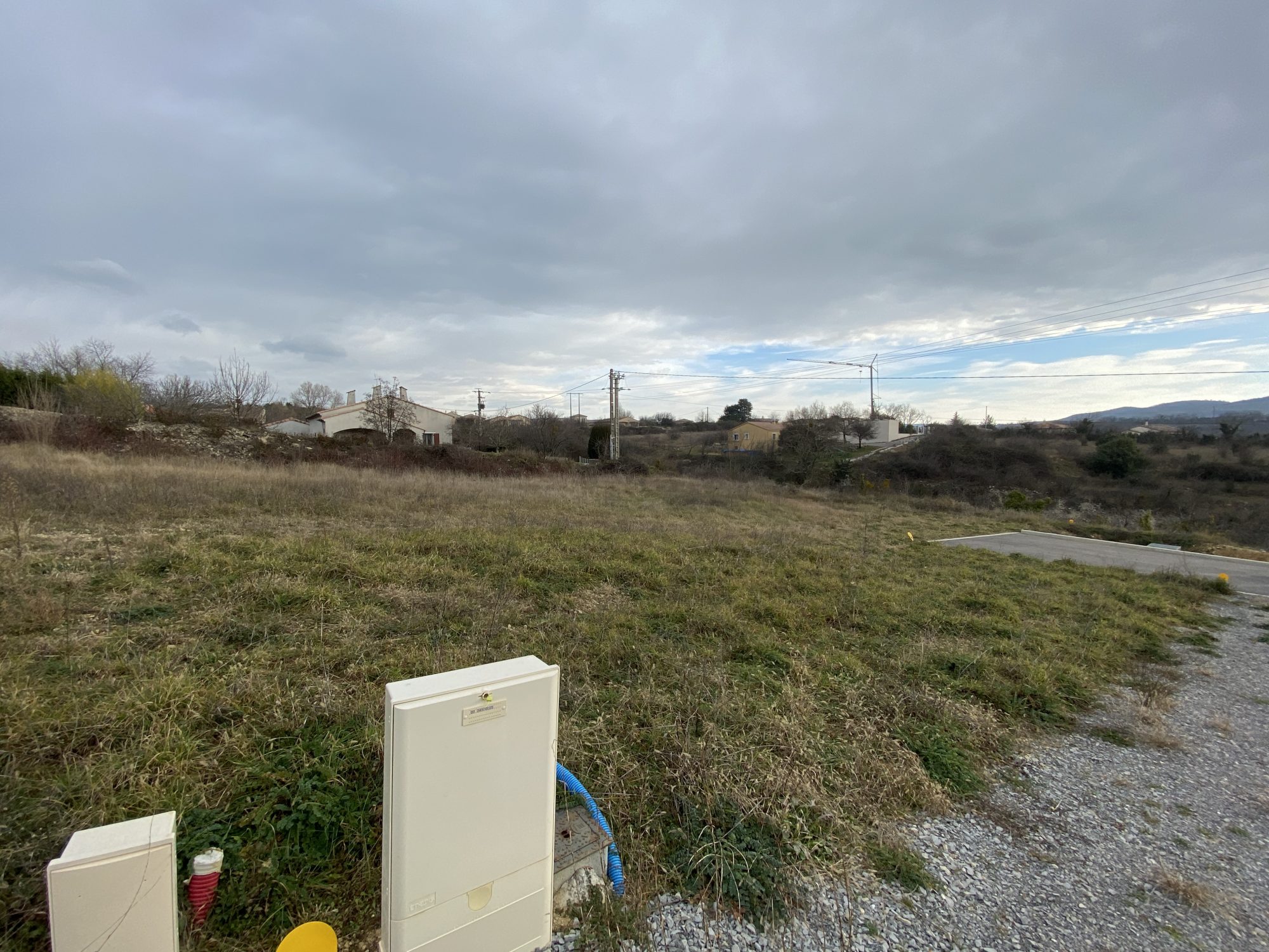 Terrain de 900m² construisible Villeneuve De Berg