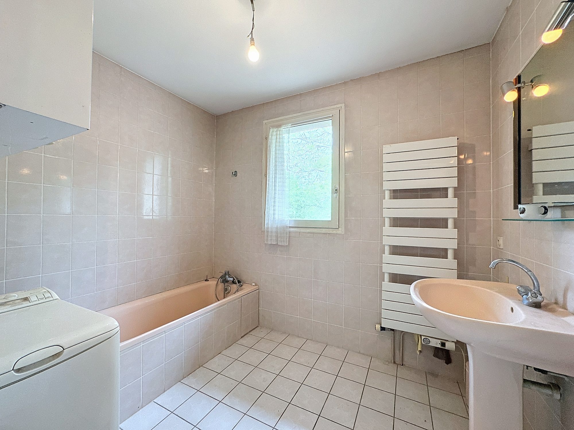 MAISON DE 140 M² AVEC PLUS DE 2300 M² DE TERRAIN Pont-de-Veyle 01290