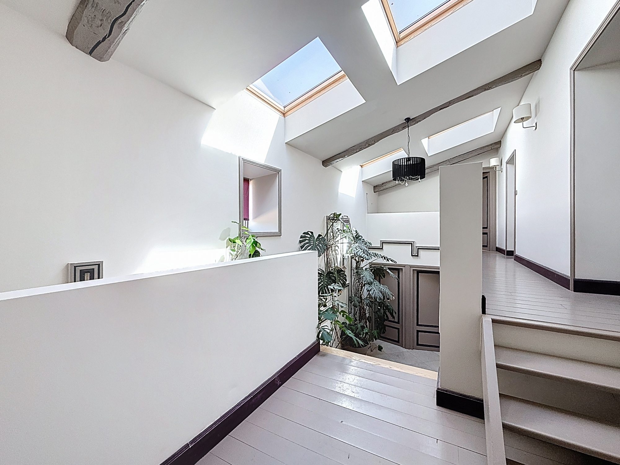 Grande propriété familiale avec deux maisons sur 935 m² de terrain arboré – Calme et potentiel locatif Chambost-Longessaigne 69770