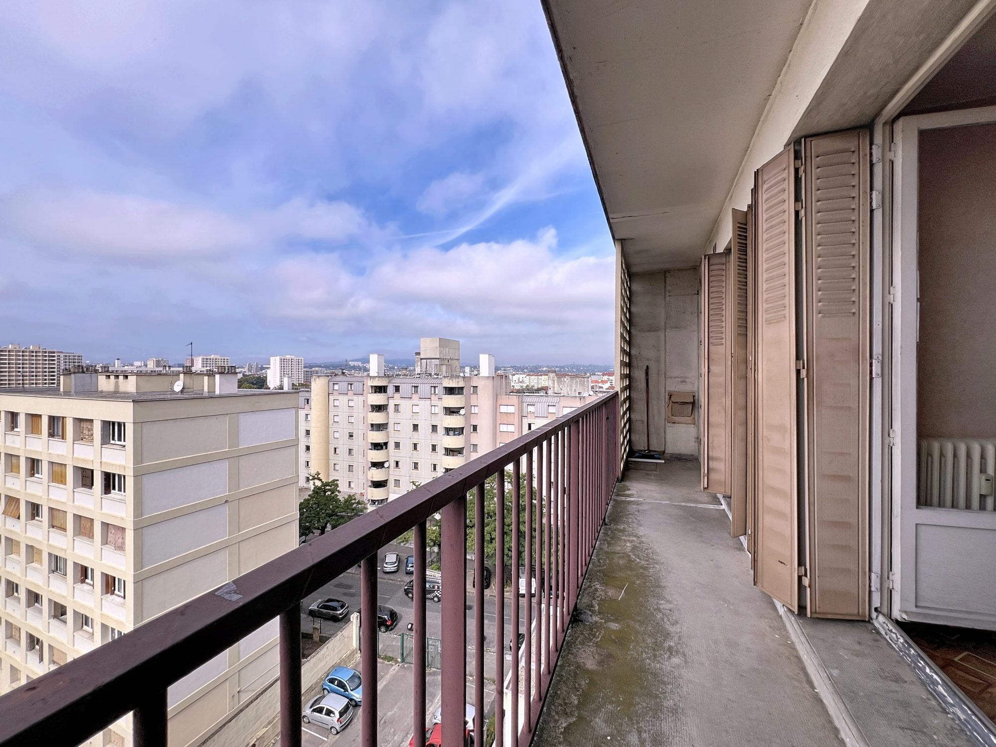 VILLEURBANNE - APPARTEMENT  T4 DE 67m2 AVEC POTENTIEL A RENOVER - 7ème ETAGE  - VUE DEGAGEE  - BALCON Villeurbanne 69100