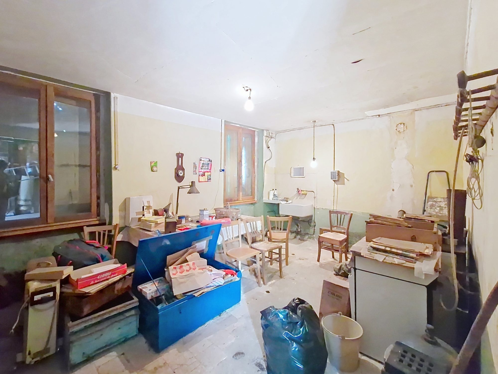 2 MAISONS environ 75m² ET 57m² + combles, caves, garage Vindry-sur-Turdine 69490